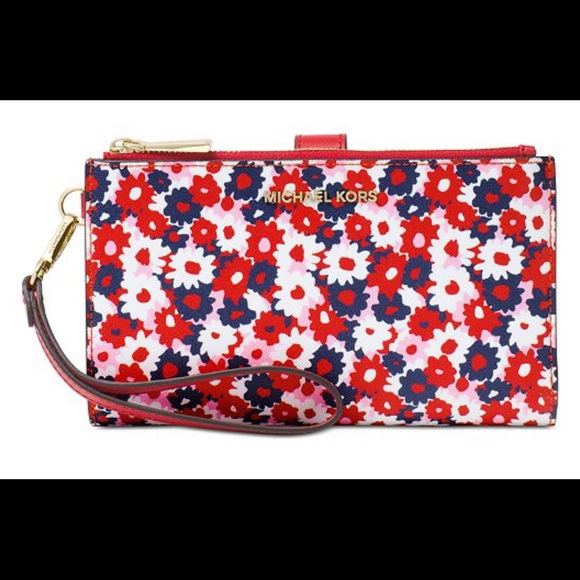 Michael Kors Handbags - New Michael Kors Multifunction Wristlet